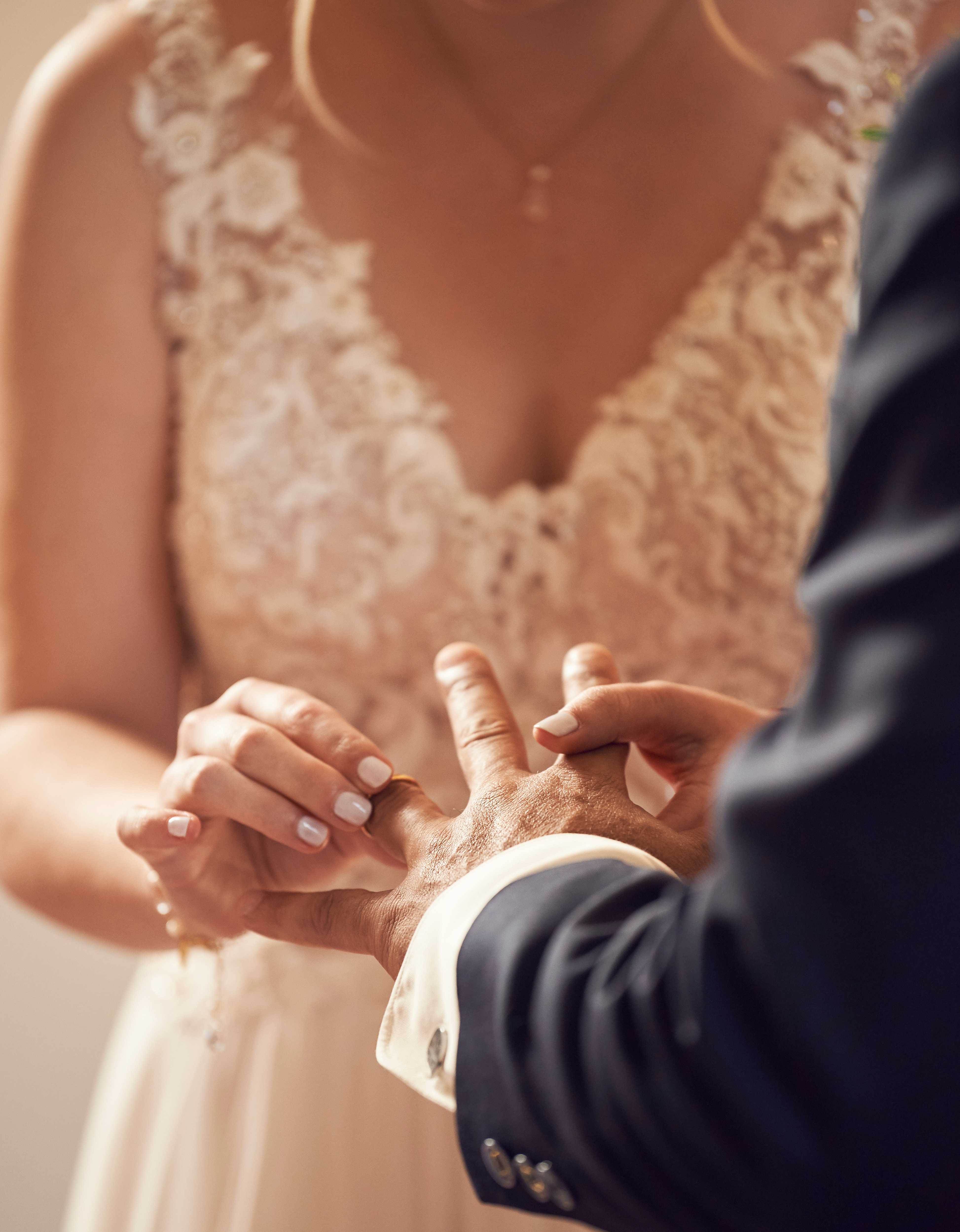 Foto beim Ring anziehen